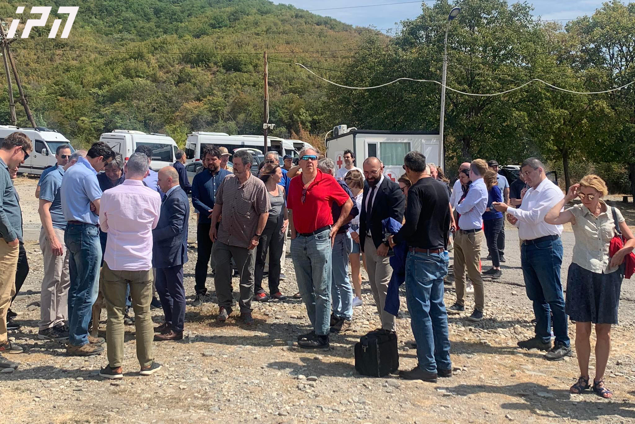 თბილისის საერთაშორისო კონფერენციის „დიდება უკრაინას!" მონაწილეები, საოკუპაციო ხაზის მიმდებარე სოფელ ოძისში ჩავიდნენ