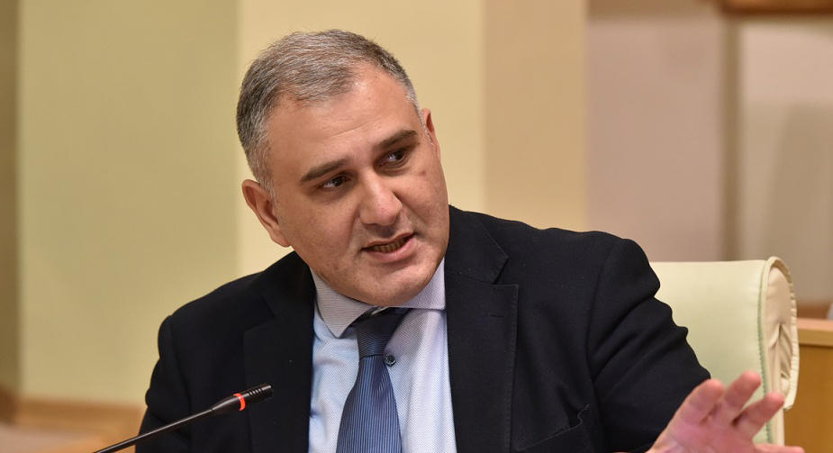 მიხეილ სარჯველაძე „გირჩის“ დეპუტატებს - თქვენი რელიგია და ლიბერალიზმი ისეთივეა, ნოდარ დუმბაძე თავის ერთ-ერთ ნაწარმოებში რომ ამბობს სასაფლაოებზე, ფალსიფიცირებულიაო - სამწუხაროა, რომ ამ ყველაფრის დასაცავად სახეს კარგავთ