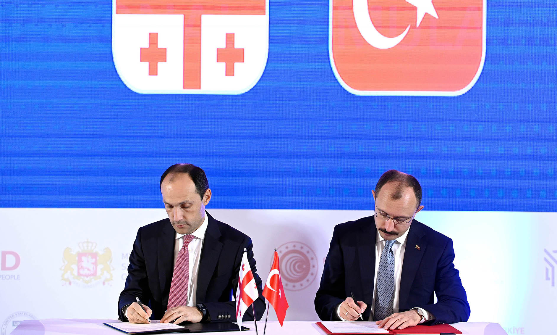 ლევან დავითაშვილმა და მეჰმეთ მუშმა თავისუფალი ვაჭრობის შეთანხმებაში საქართველოსა და თურქეთს შორის ცვლილებებს ხელი მოაწერეს