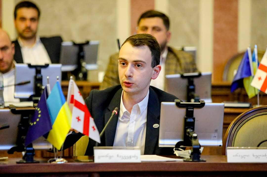 სოციალურად დაუცველ სტუდენტებთან ერთად, სწავლის დაფინანსებას მრავალშვილიანი ოჯახის წევრი და შშმ სტუდენტებიც მიიღებენ