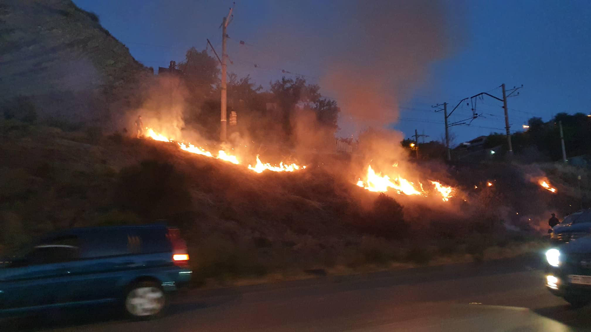 დიდუბის რაიონში, ქსნის ქუჩის მიმდებარედ ხანძარი გაჩნდა
