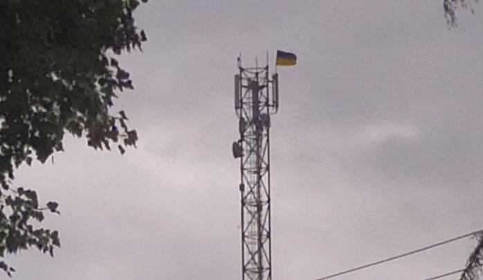 დეოკუპირებულ სოფელ კუზემივკას თავზე უკრაინის დროშა აღმართეს