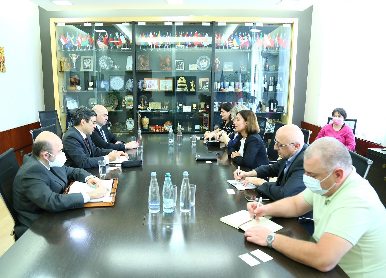 ნინო თანდილაშვილი აზიის განვითარების ბანკის მთავარ ეკონომისტს შეხვდა