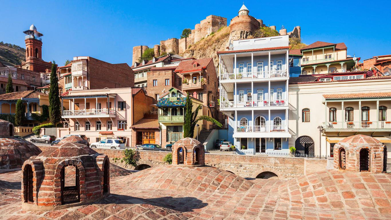 ბოლო 6 თვეში ყველაზე მეტი უცხოელი ტურისტი თბილისს, ბათუმს, გუდაურს, მცხეთას, ყაზბეგსა და ქუთაისს ესტუმრა