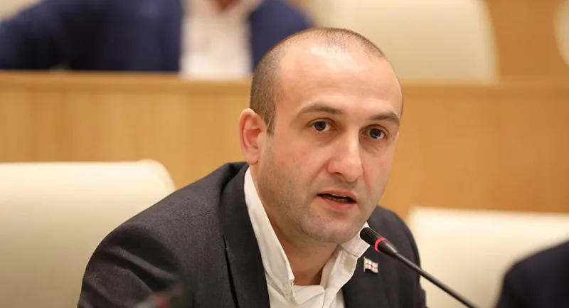 იაგო ხვიჩია შალვა პაპუაშვილს - თქვენი ხელმძღვანელობის პირობებში საპარლამენტო საქმიანობა სრულ ბუტაფორიად იქცა - თქვენს ადგილას ვიფიქრებდი, მინდა თუ არა ქართული პარლამენტარიზმის მესაფლავე ვიყო