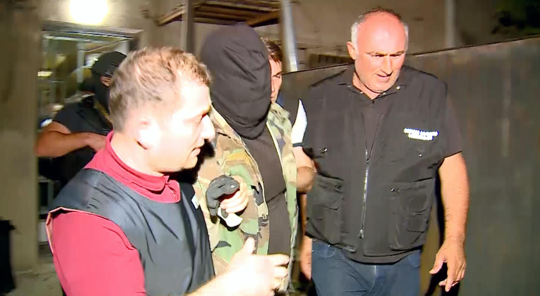 ქუთაისში „საქართველოს ბანკზე“ თავდამსხმელი ჩვენებაში განმარტავს, რატომ მოითხოვა ვერტმფრენი, რუსეთის დროშა და ანკესი