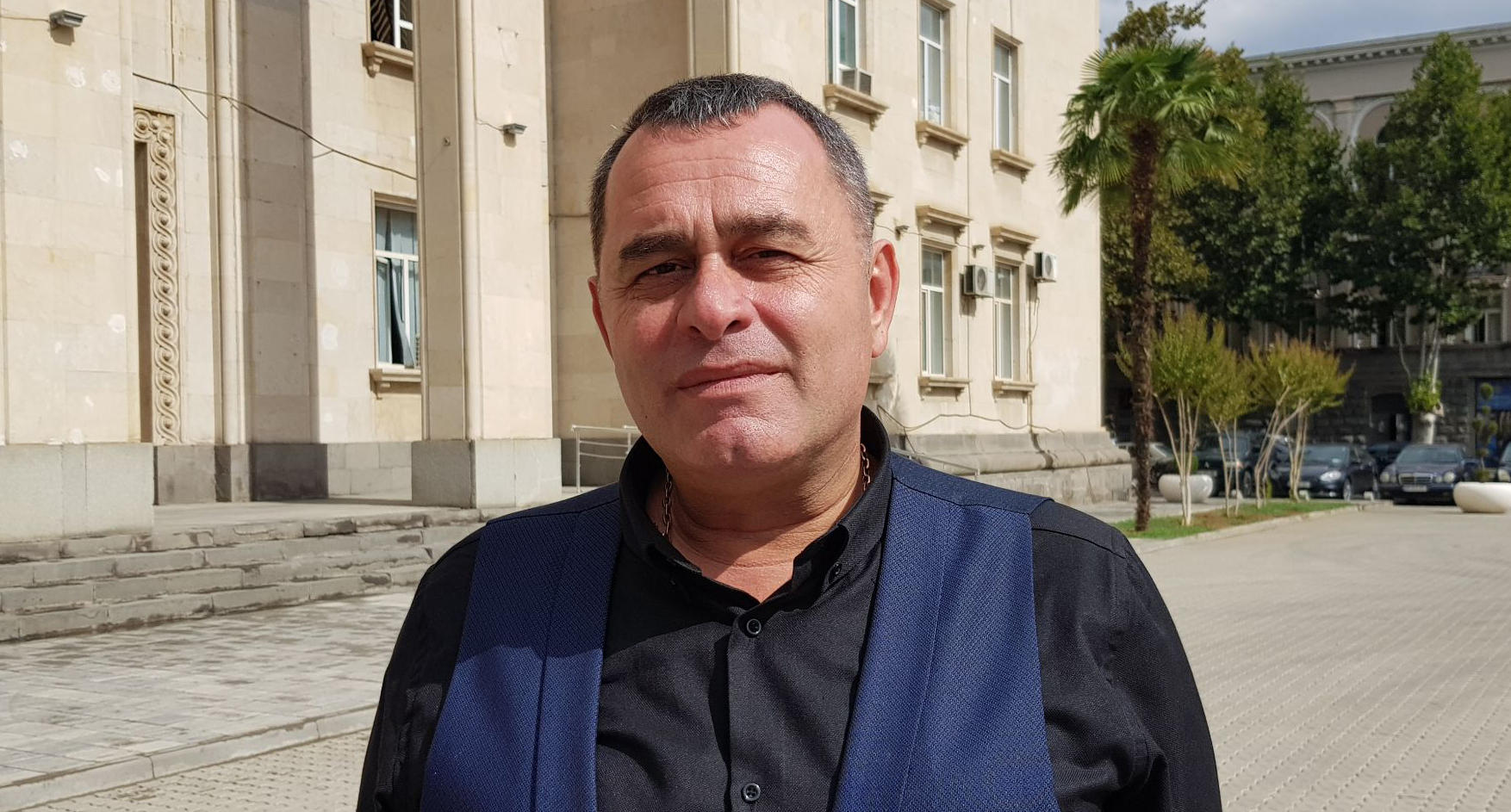 რუსთავის საკრებულოს აპარატის თანამშრომლებმა შრომითი უფლებების დაცვის მიზნით, პროფკავშირებს მიმართეს