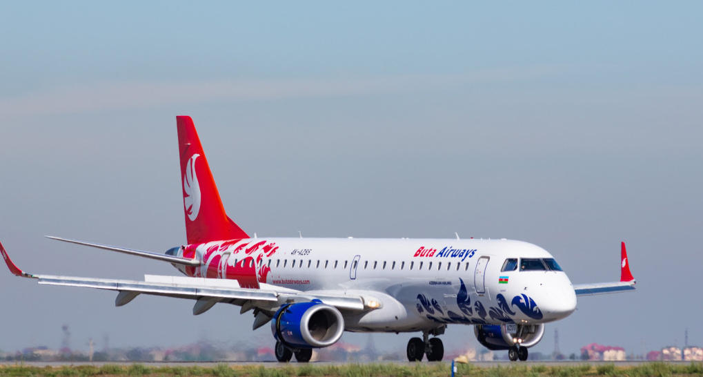 თვითმფრინავი, რომელიც ბაქო-ბათუმის რეისს ასრულებდა, თბილისში ავარიულად დაჯდა