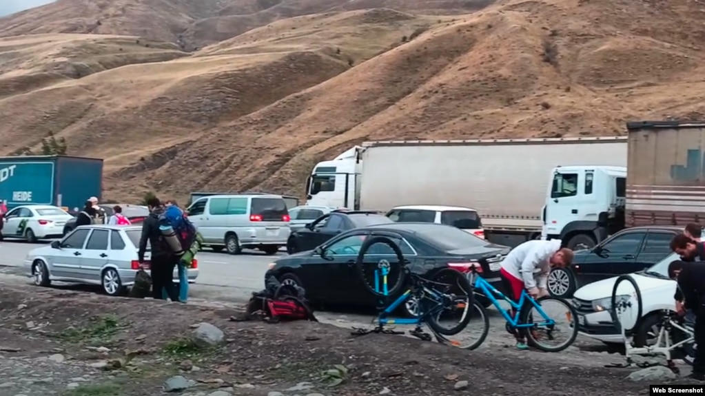 მედია - „ზემო ლარსზე“ ნება დართეს საზღვარი ფეხით გადაკვეთონ