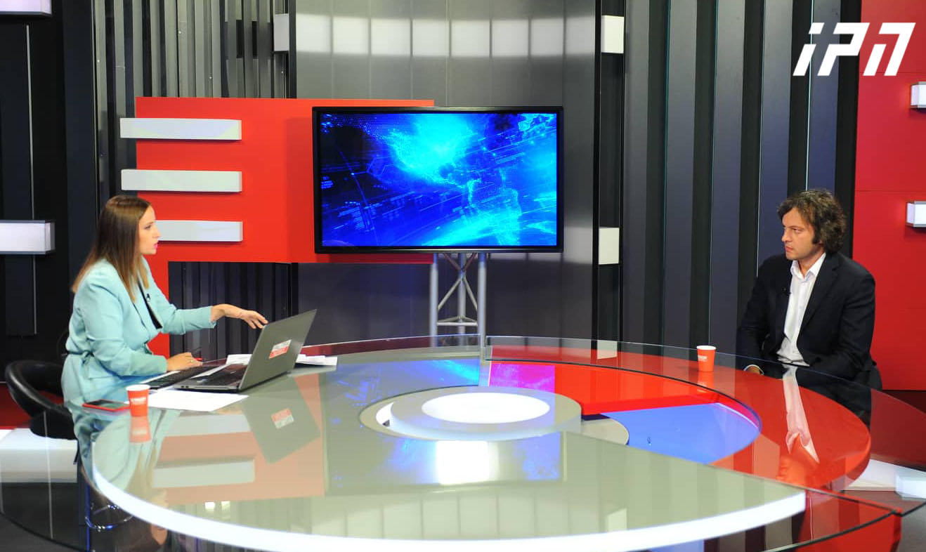 ირაკლი კობახიძე - ლუკაშენკოს გვერდზე გამოქვეყნებულ ინფორმაციაში  შერბილებულია სათაური და საუბარია, რომ ის ჩავიდა არა აფხაზეთში, არამედ შავი ზღვის სანაპიროს ისტორიული ადგილები მოინახულა - ეს ჟესტი თავისთავად რაღაცის მანიშნებელია