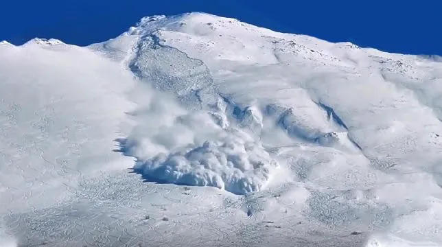 მთის ტრასების სააგენტო - სააგენტოს სამაშველო სამსახურმა თეთნულდის მთაზე ზვავის ჩამოწოლისას, თოვლის ქვეშ მოყოლილი ერთი პირი ამოიყვანა, რომელსაც მსუბუქი დაზიანებები აღენიშნება - ჯგუფის ყველა წევრი უსაფრთხოდ იმყოფება