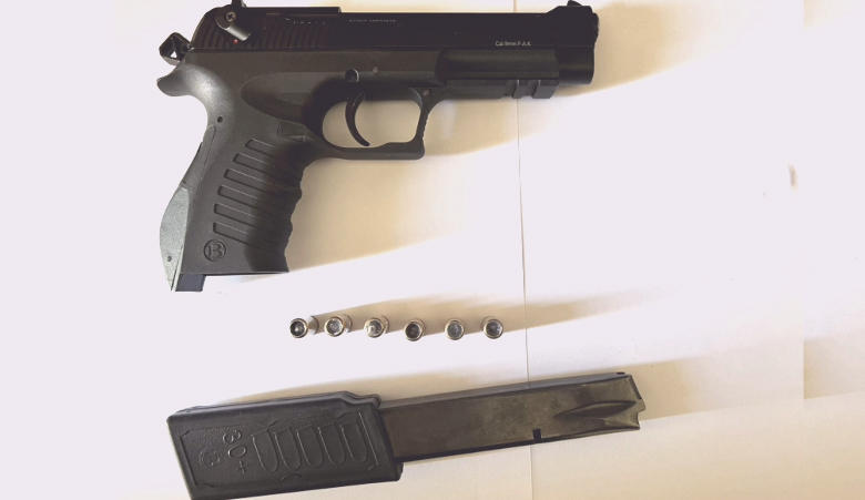 პოლიციამ თბილისსა და რეგიონებში ცეცხლსასროლი იარაღი და საბრძოლო მასალა ამოიღო - დაკავებულია 4 პირი