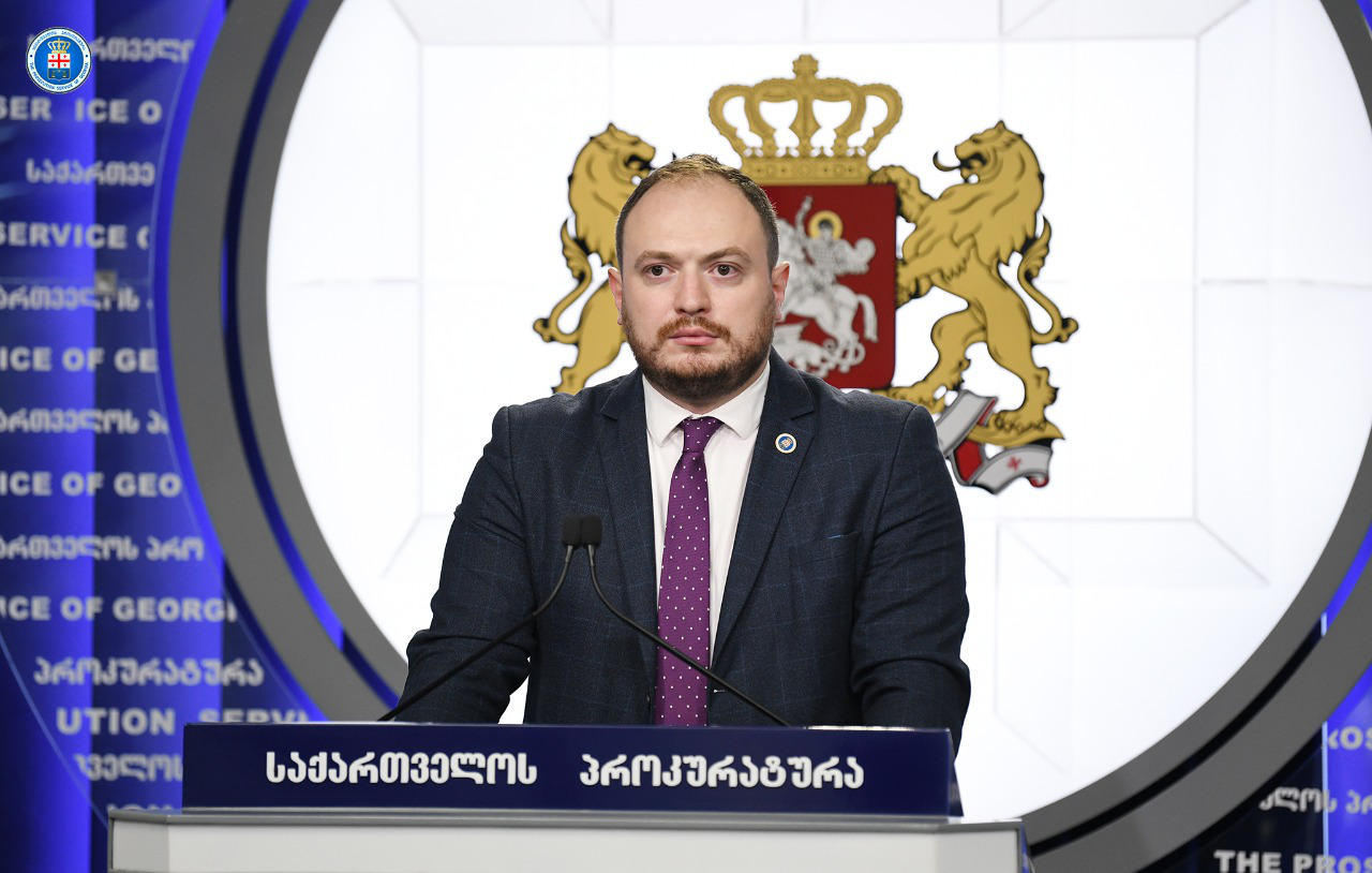 პროკურატურამ თელავში მეუღლის მიმართ დამამძიმებელ გარემოებაში ჩადენილი განზრახ მკვლელობის და შემაკავებელი ორდერით გათვალისწინებული მოთხოვნების შეუსრულებლობის ფაქტზე, ერთ პირს ბრალდება წარუდგინა