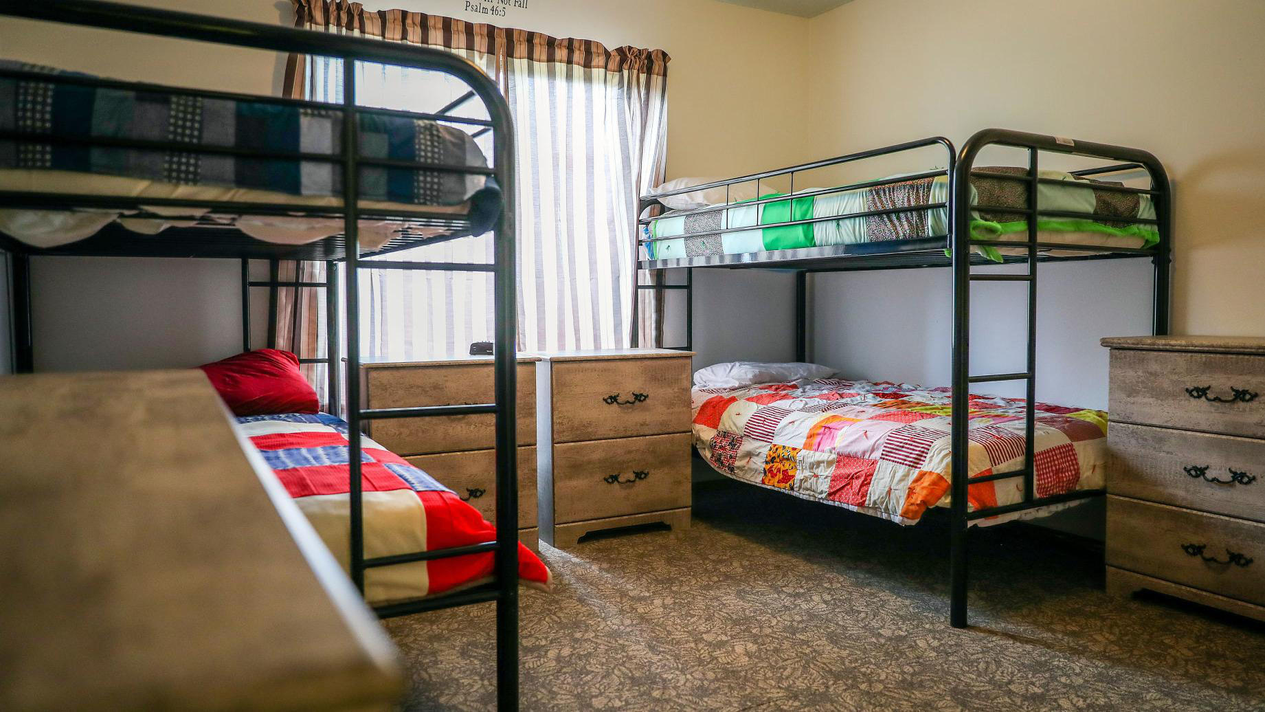 საქართველოში დედათა და ბავშვთა 6 თავშესაფარი ფუნქციონირებს, ადგილების საერთო რაოდენობა 85-ია, საიდანაც 69 ადგილი დაკავებულია