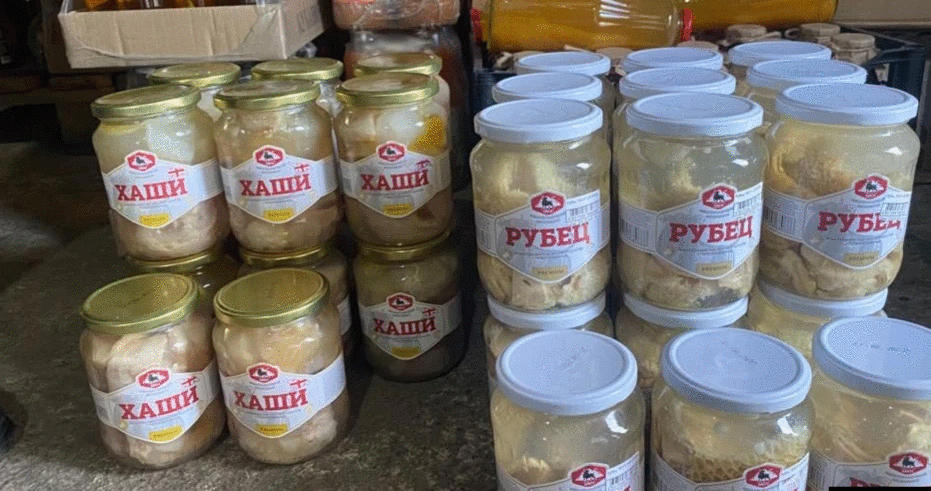 ოკუპირებული აფხაზეთის მაღაზიებიდან კონსერვები ამოიღეს, რომლის ეტიკეტებზე საქართველოს დროშა და რუკაა დატანილი - ასევე ამოღებულია „ბორჯომი“, „ნაბეღლავი“, „ლიკანი“ და „საირმე“