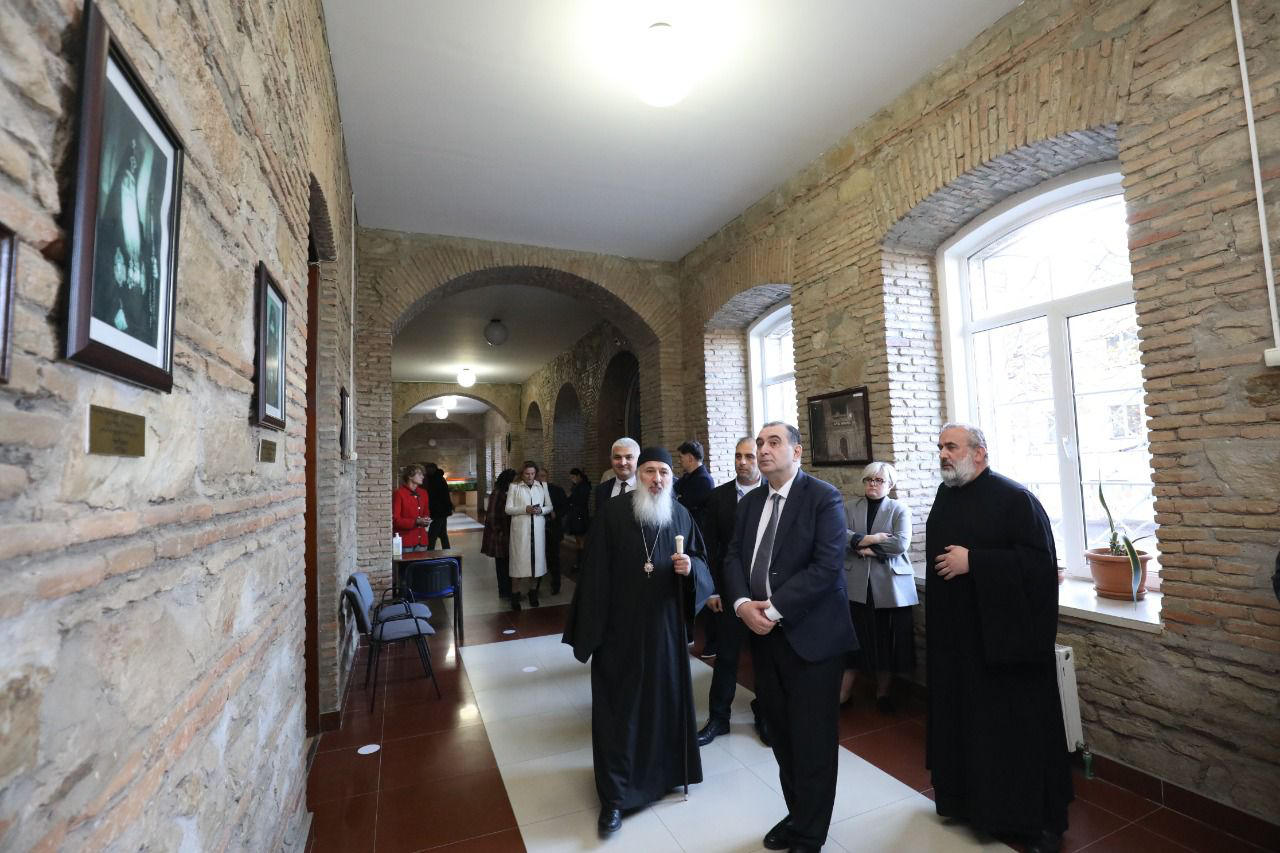 მიხეილ ჩხენკელმა ღირსი მამა გიორგი მთაწმინდელის გორის გიმნაზია დაათვალიერა