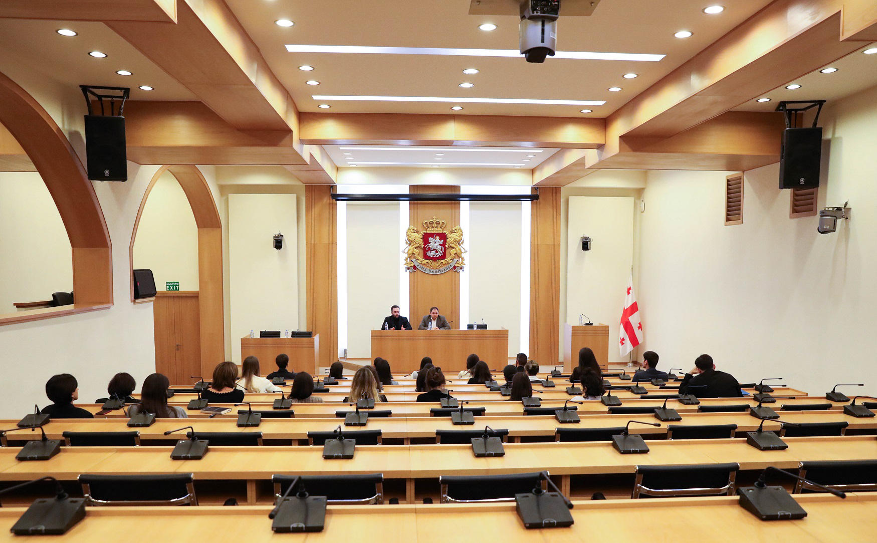 ნიკოლოზ სამხარაძე „თანამედროვე დიპლომატია და საერთაშორისო პოლიტიკა: გლობალური გამოწვევები და ქართული რეალობა"  - კურსის მონაწილეებს შეხვდა