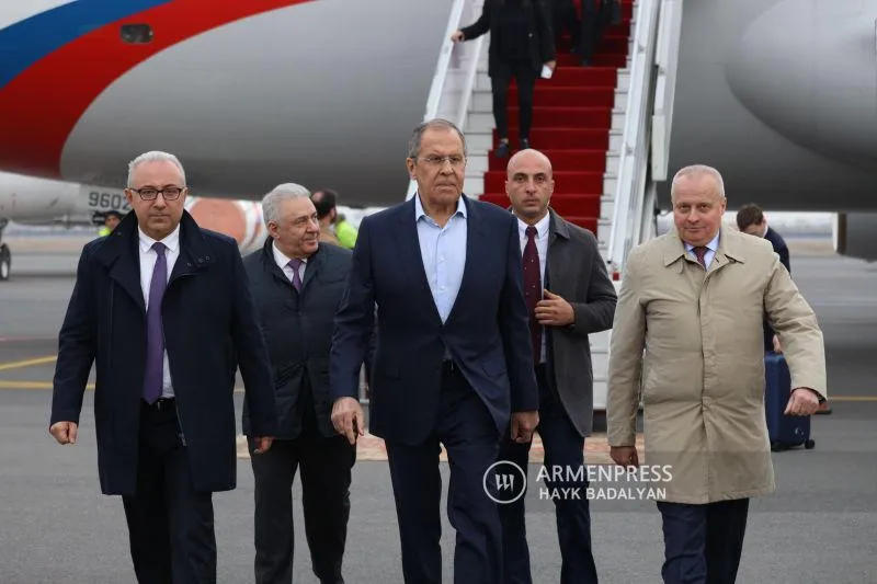 Глава МИД РФ Сергей Лавров прибыл в Ереван