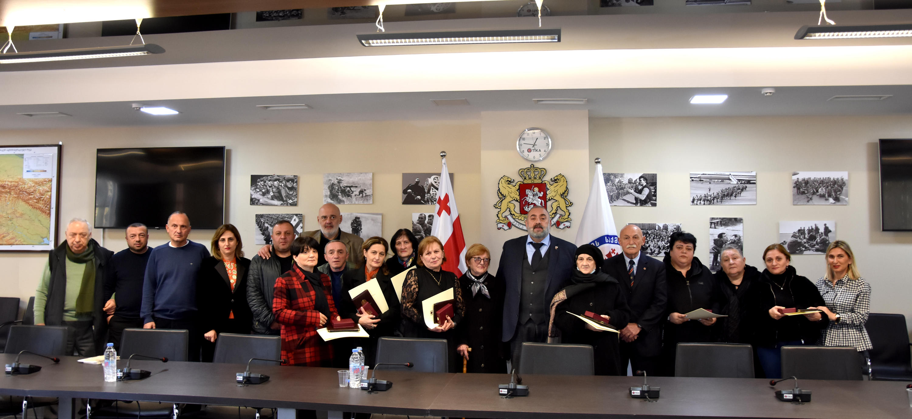 ვეტერანების საქმეთა სახელმწიფო სამსახურში ქვეყნის ერთიანობისათვის ბრძოლაში დაღუპული მეომრების დაჯილდოების ცერემონიალი გაიმართა