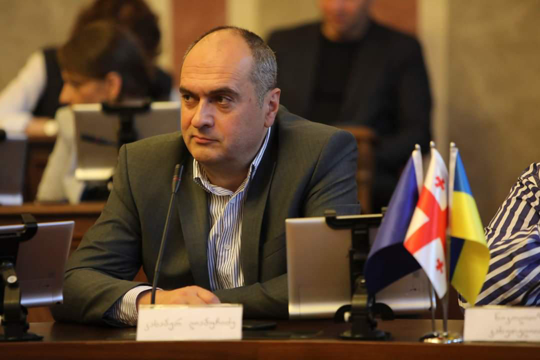 კახაბერ ლაბუჩიძე საკრებულოს სხდომაზე გოგი ჩიქოვანის ახალ თანამდებობაზე დანიშვნას გამოეხმაურა