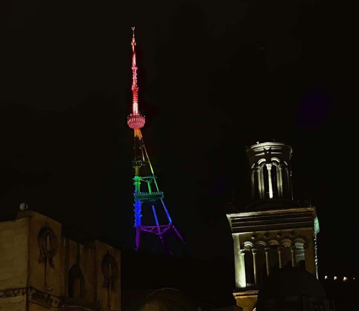 თბილისის მერია - „თბილისი პრაიდის“ გავრცელებული ინფორმაცია, თითქოს თბილისის ანძა ცისარტყელას ფერებში აინთო, სრული სიცრუეა