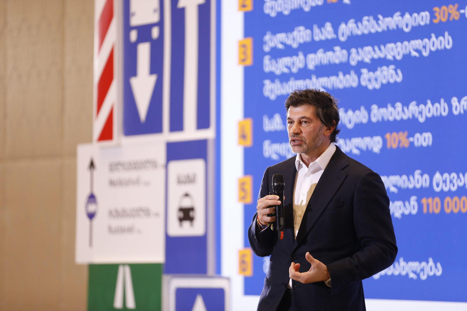 კახა კალაძე - ბევრჯერ გვსმენია კრიტიკა, „რას შვრება მერია, ქუჩებს ავიწროებს“ - მეგობრებო, მერია ქუჩებს არ ავიწროებს, არასტანდარტული გზები გვაქვს