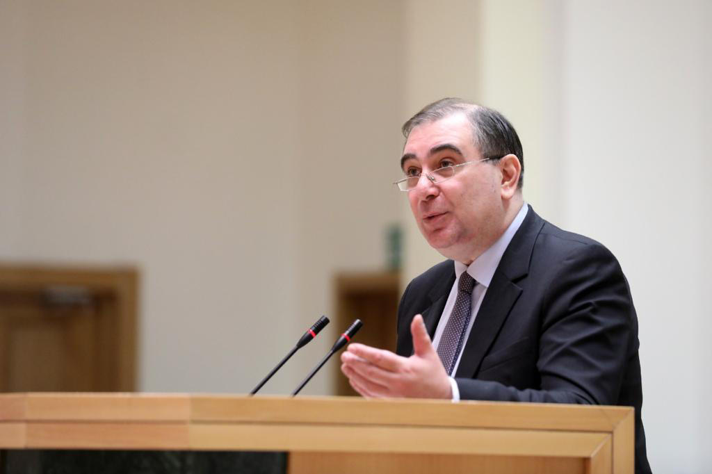 მიხეილ ჩხენკელი - ბატონი ბიძინა ივანიშვილი ქუთაისის საერთაშორისო უნივერსიტეტისა და უამრავი სხვა საქველმოქმედო პროექტის განხორციელებით თვალისჩინივით უფრთხილდება ეროვნულ საკითხებს – იგი გახლავთ ისტორიული მნიშვნელობის ერისკაცი ქვეყნისთვის