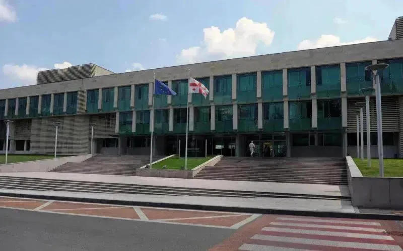სუს-ის განცხადებით, სერბეთის მოქალაქეები, რომელთაც კავშირი აქვთ „რევოლუციურ სცენარებთან,“ საქართველოში USAID-ის პროგრამის მოწვევით ჩამოვიდნენ და ტრენინგებსაც ამ ორგანიზაციის დაფინანსებით ატარებდნენ
