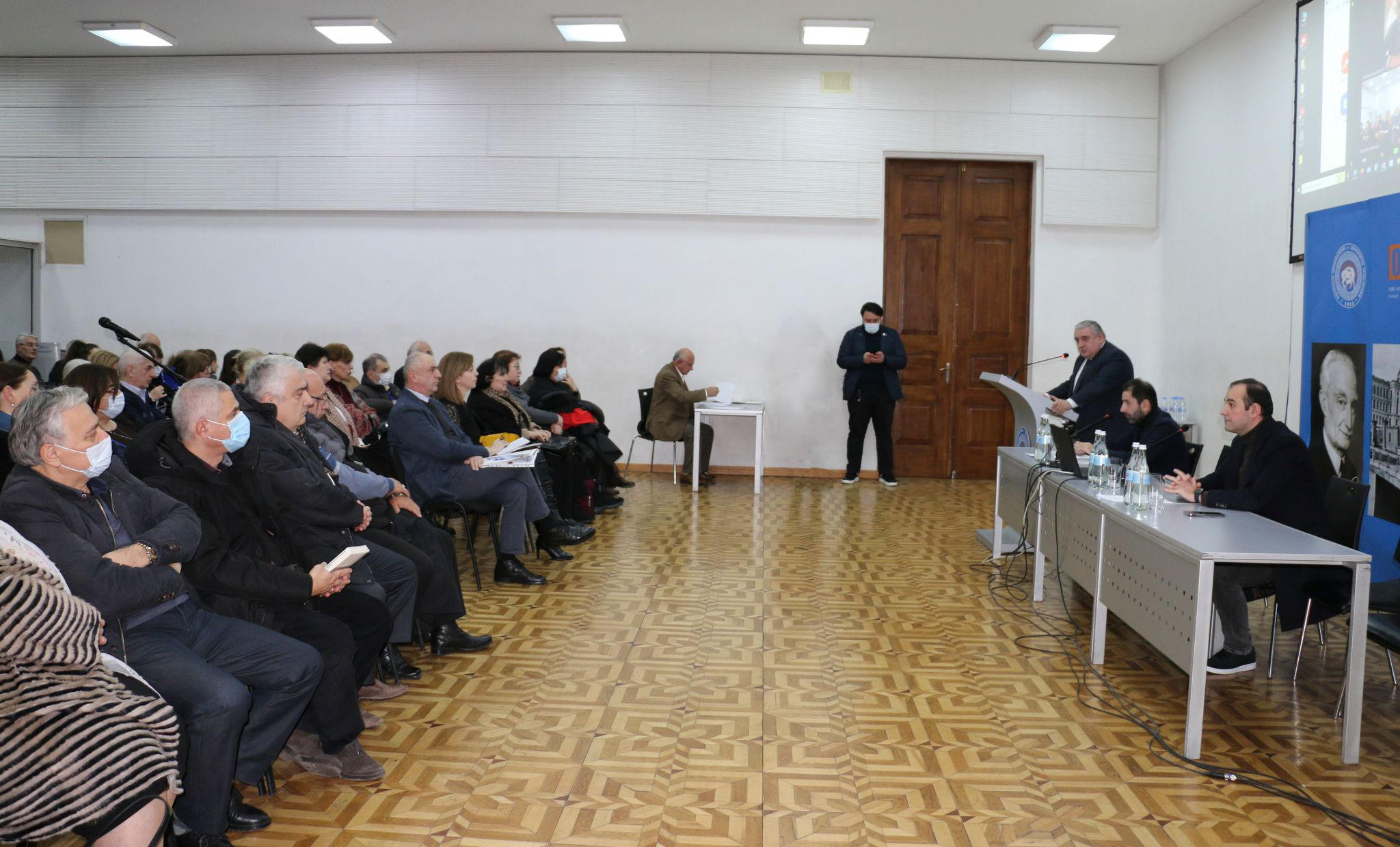 ჯაბა სამუშია თსუ-ს აკადემიური საბჭოსა და სენატის წევრებს შეხვდა