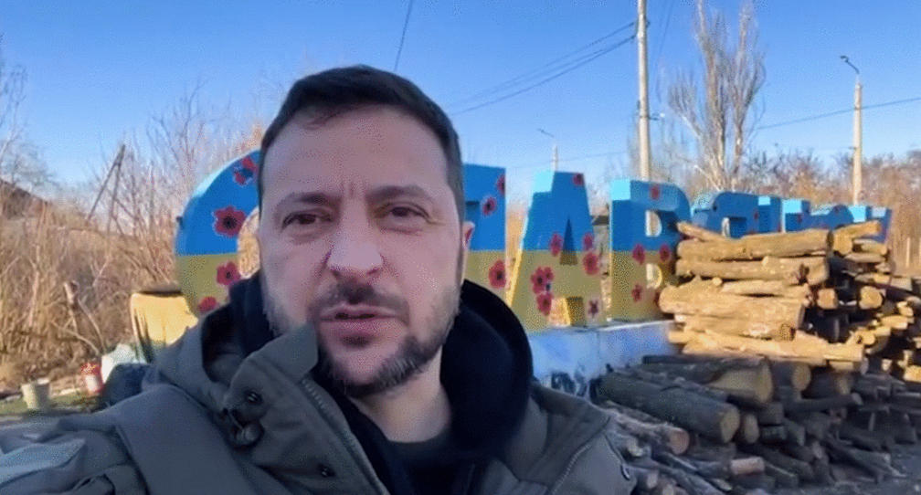 ვოლოდიმირ ზელენსკიმ ჯარისკაცებს შეიარაღებული ძალების დღე დონბასიდან მიულოცა