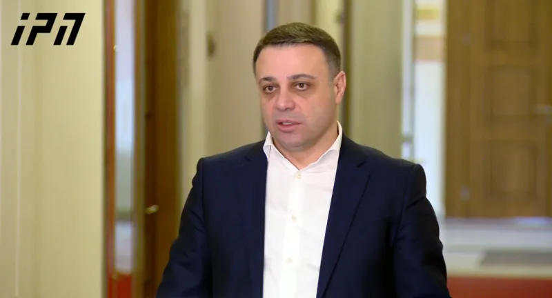 ალუდა ღუდუშაური ნორვეგიული ოპოზიციური პარტიის ჯილდოზე - ან სააკაშვილს იგდებენ მასხრად ან ქართველ ხალხს - ჯილდო შეიძლება ბადროს ტყორცნაში მისცენ, ან იმ როლისთვის, რომელსაც არც თუ ისე კარგად ასრულებს