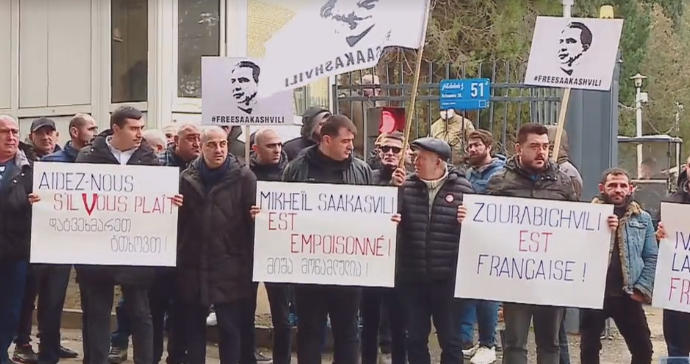 მიხეილ სააკაშვილის მხარდამჭერებმა საფრანგეთის ხელისუფლებას, სააკაშვილის სიცოცხლის გადასარჩენად, ყველა ბერკეტის გამოყენების თხოვნით მიმართეს