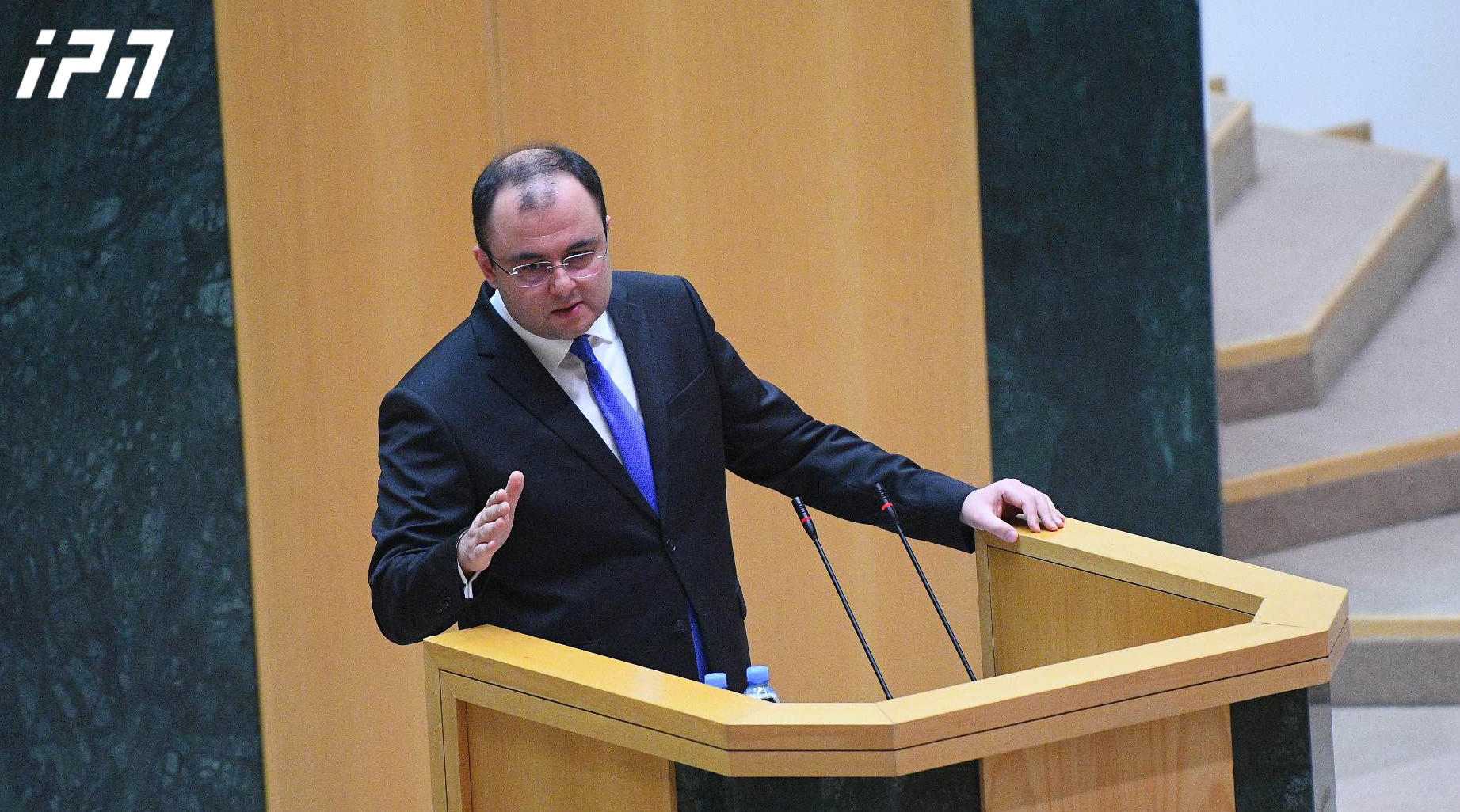 რატი ბრეგაძე დავით ხაჯიშვილს - თქვით, რომ ბათუმის იუსტიციის სახლში ადამიანს 3 საათი უწევს ლოდინი - დაბადების დღეზე კარგ წამმზომს გაჩუქებთ, რომ დროც შესაბამისად სწორად აღრიცხოთ, რადგან ეს ტყუილია