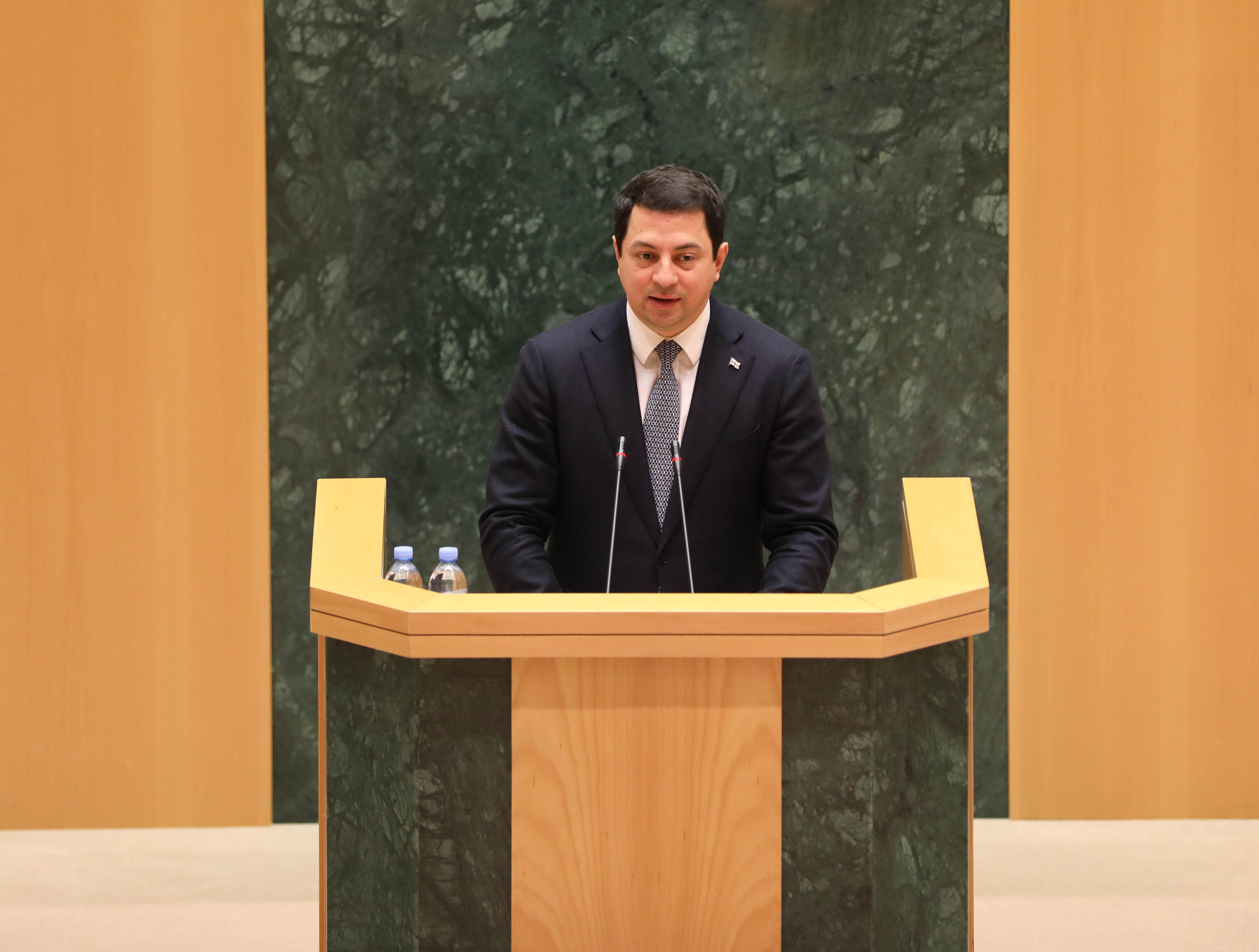 არჩილ თალაკვაძე „ნაციონალურ მოძრაობაზე" -  საკითხზე, სადაც იმუქრებოდნენ, რომ ქარიშხალს მოგვიწყობდნენ, სიოც კი არ ქრის დარბაზში