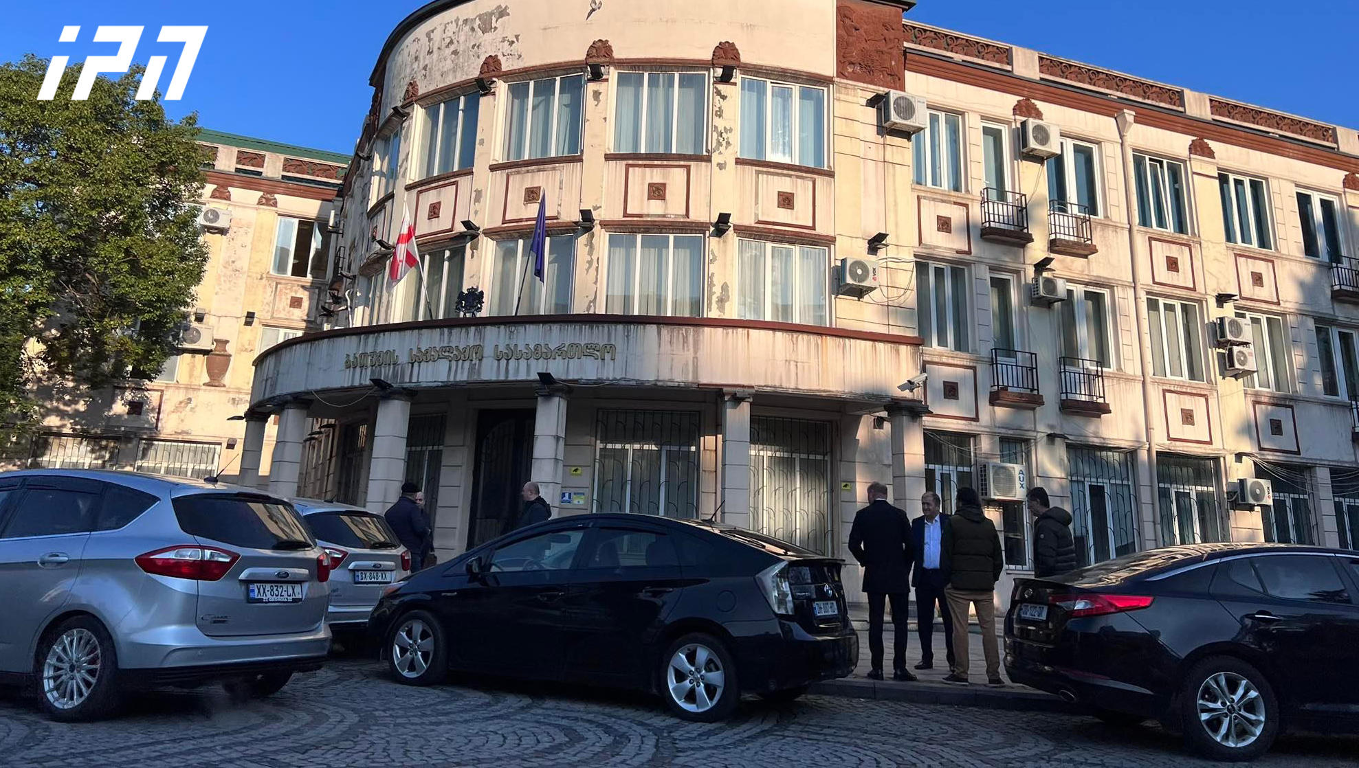 ბათუმის საქალაქო სასამართლომ 11 იანვარს აქციაზე ადმინისტრაციული წესით დაკავებული პირები სამართალდამრღვევად ცნო, ერთი პირი 2 000 ლარით, ხოლო ორი 1000-1000 ლარით დააჯარიმა