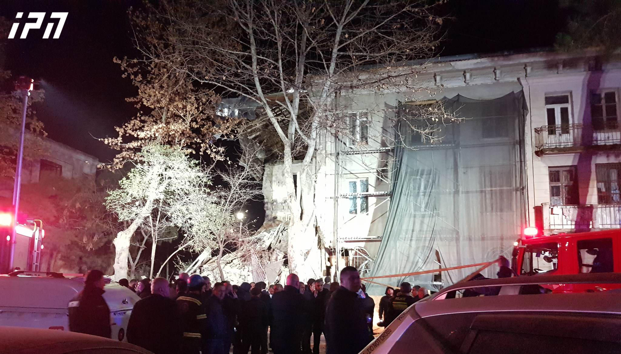 რუსთავში, რუსთაველის ქუჩაზე საცხოვრებელი კორპუსის ნაწილი ჩამოინგრა