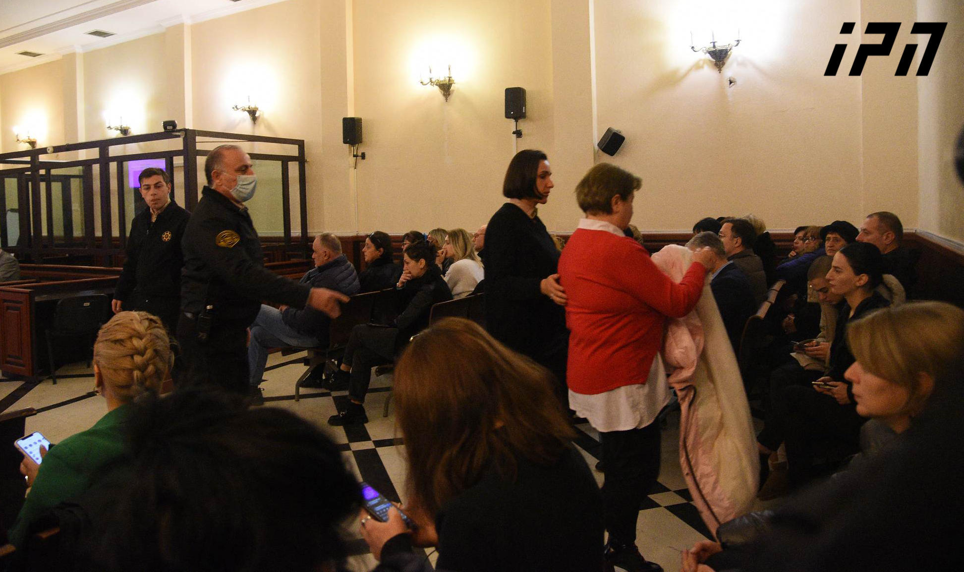 მიხეილ სააკაშვილის სასამართლო პროცესზე ერთი პირი დააჯარიმეს და დარბაზიდან გააძევეს