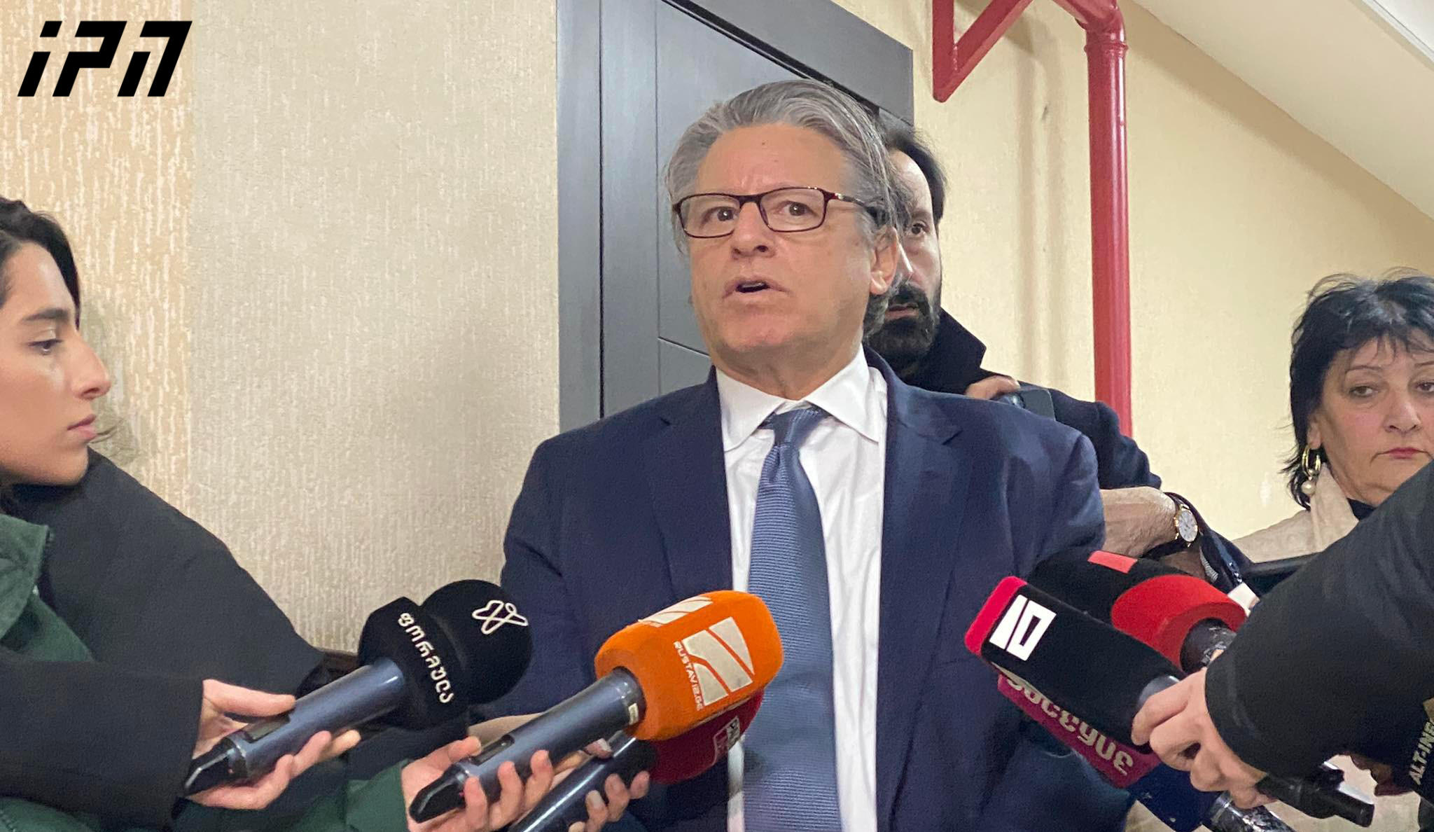 ამერიკელი ექსპერტ-ფსიქიატრი აცხადებს, რომ მიხეილ სააკაშვილს აქვს დემენცია და პოსტტრავმული, სტრესული აშლილობა, შესაბამისად, სიმულაციის ან გაყალბების საფუძველი არ არსებობს