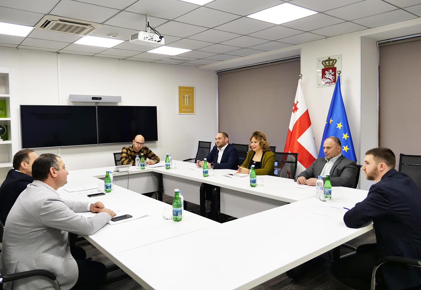 პერსონალურ მონაცემთა დაცვის სამსახურის უფროსი საქართველოს ბიზნეს ასოციაციის თავმჯდომარეს შეხვდა