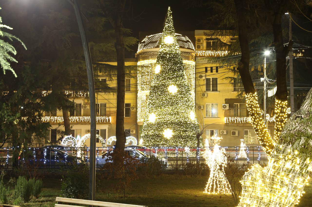 „ახალი წლის დღეები საქართველოში“ დღეს დაიწყო და ქვეყნის 63 ქალაქში 13 იანვრის ჩათვლით გაგრძელდება