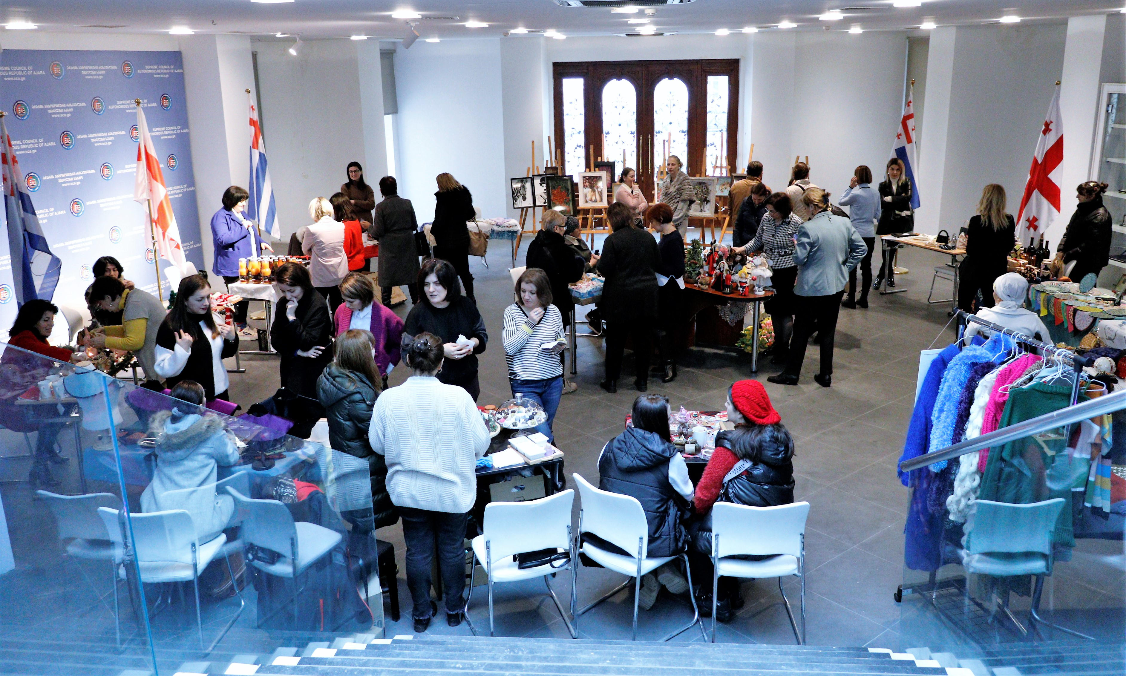 აჭარის უმაღლეს საბჭოში, გენდერული თანასწორობის საბჭოს ორგანიზებით, ქალ მეწარმეთა პროდუქციის გამოფენა-გაყიდვა გაიმართა