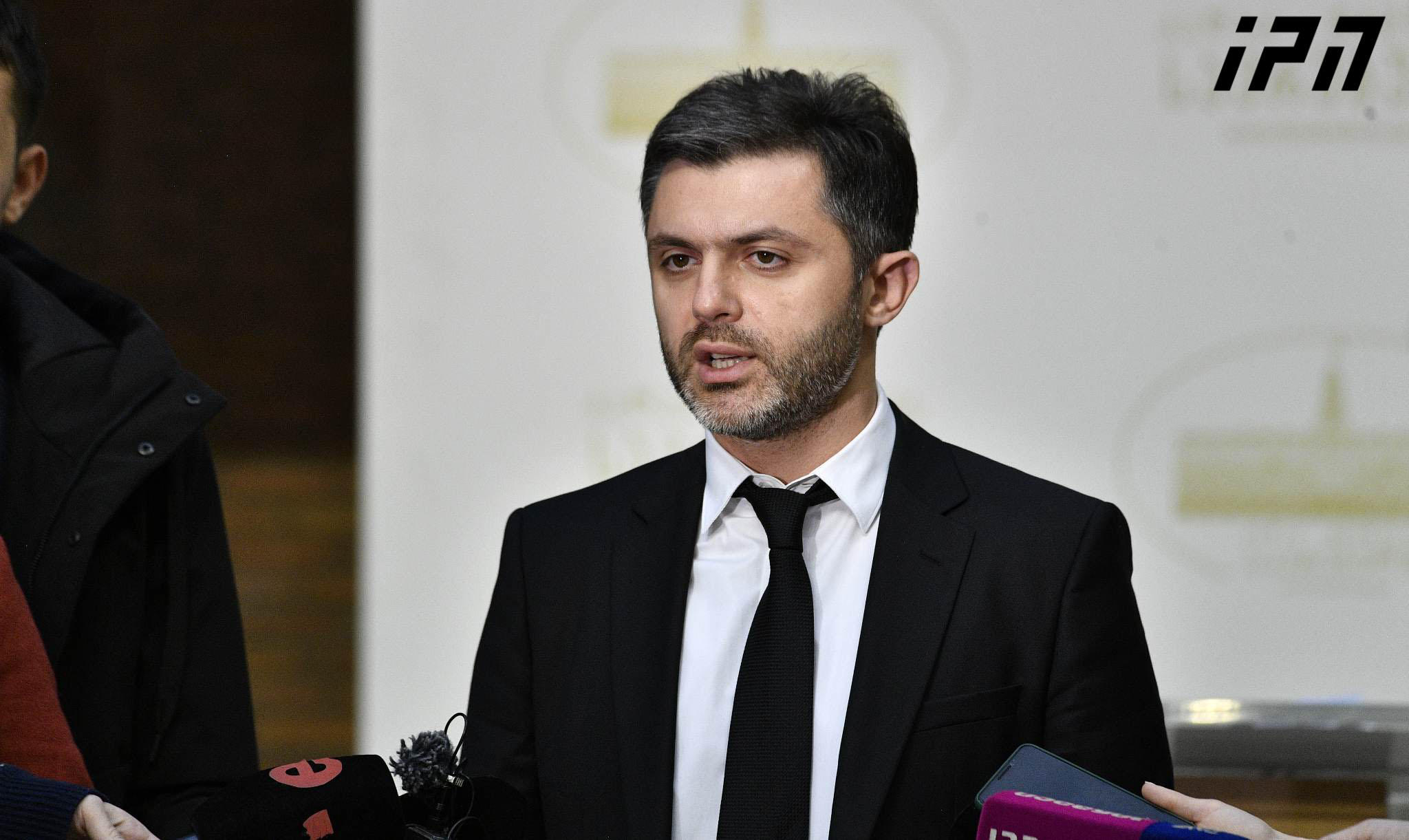 ე.წ. ვაგზლის ბაზრობაზე გაჩენილი ხანძრის შედეგად დაზარალებულებს თბილისის ვიცე-მერი ირაკლი ხმალაძე შეხვდა