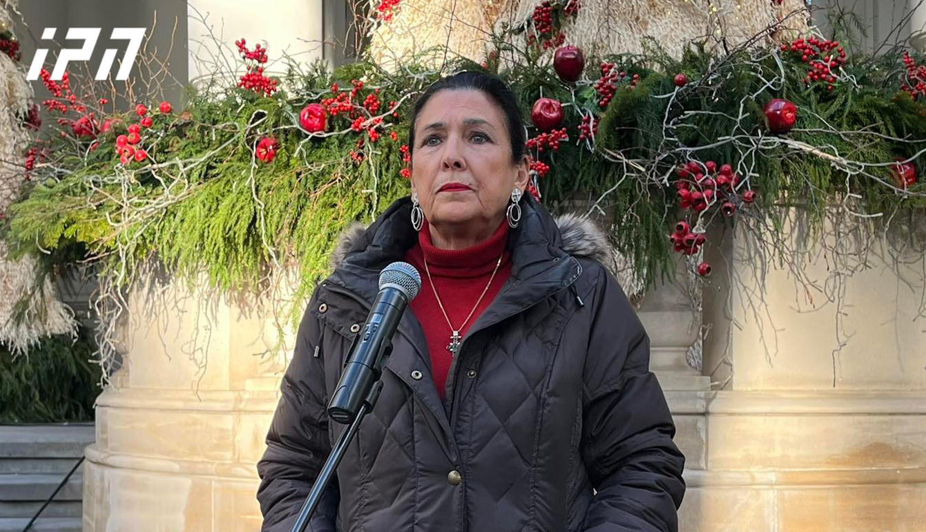 სალომე ზურაბიშვილი აქციის მონაწილეებს -  აქ რომ მოვარდით ვიღაცების გავრცელებულ ჭორებზე, მაინტერესებს, ის ადამიანები, რომლებიც ჩემ შესახებ ავრცელებენ ჭორებს, სად იყვნენ 2007-ში? - იყვნენ ან მიშას შტაბში, ან „ქართუ ბანკში“