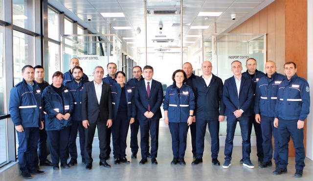 შემოსავლების სამსახურის უფროსმა, ლევან კაკავამ მებაჟე ოფიცრებს დამდეგი ახალი წელი მიულოცა