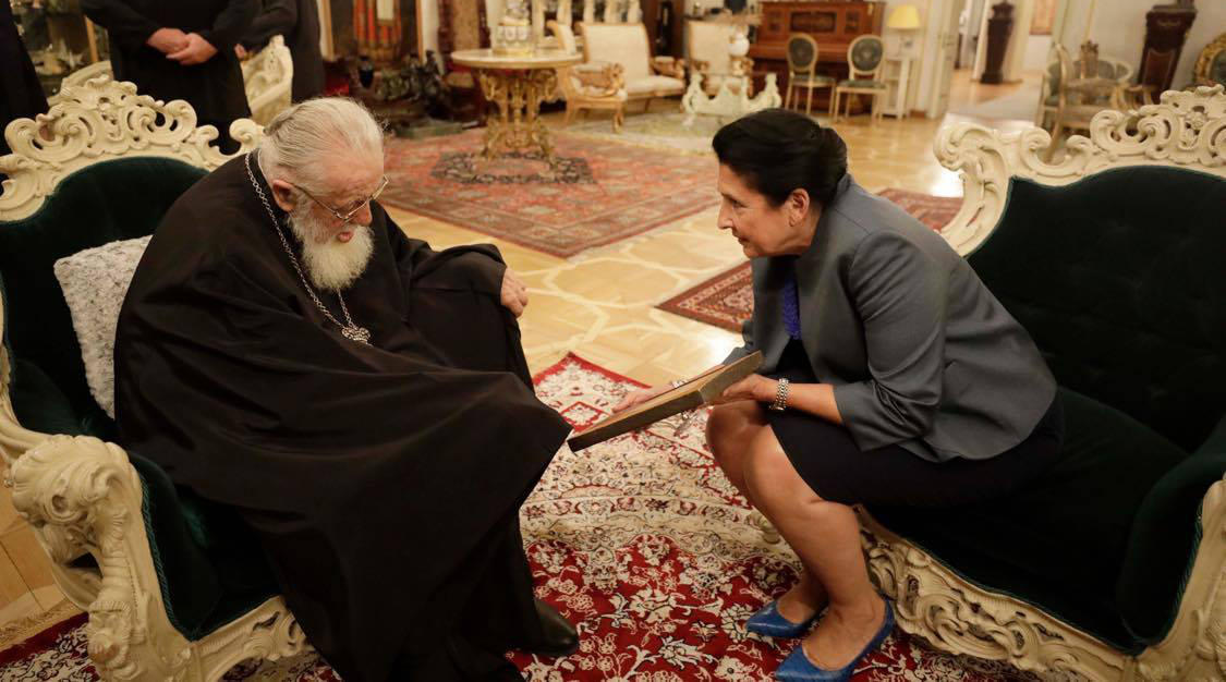 პრეზიდენტი პატრიარქს - მადლიერნი ვართ ფასდაუდებელი ღვაწლისათვის, რომელიც მიგიძღვით თქვენი სამწყსოს სულიერი სრულყოფისა და ერის გამთლიანებისათვის