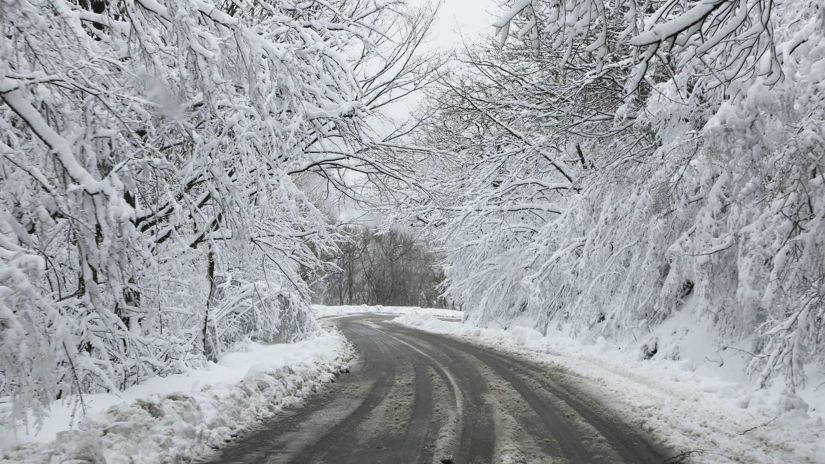 ნაქერალას უღელტეხილსა და საჩხერე(სარეკი)-უზუნთა-შქმერი-ზუდალის გზაზე მისაბმელიანი და ნახევრადმისაბმელიანი ავტოტრანსპორტის მოძრაობა აკრძალულია