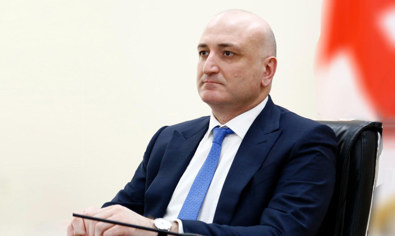 ზურაბ აზარაშვილი თურქეთიდან მედიკამენტების იმპორტის შეზღუდვის თაობაზე ფარმაცევტული კომპანიების ასოციაციის განცხადებას  უსაფუძვლოს უწოდებს და აღნიშნავს, რომ სამინისტრომ „რაიმე შეზღუდვა ვერ ნახა“