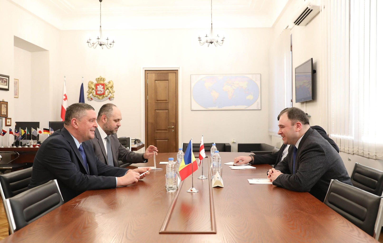 ნიკოლოზ სამხარაძემ და რუმინეთის ელჩმა საპარლამენტო ურთიერთობის  საკითხზე ისაუბრეს