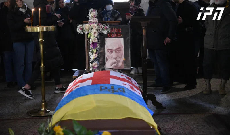 В Кашветской церкви проходит гражданская панихида по Бубе Кикабидзе