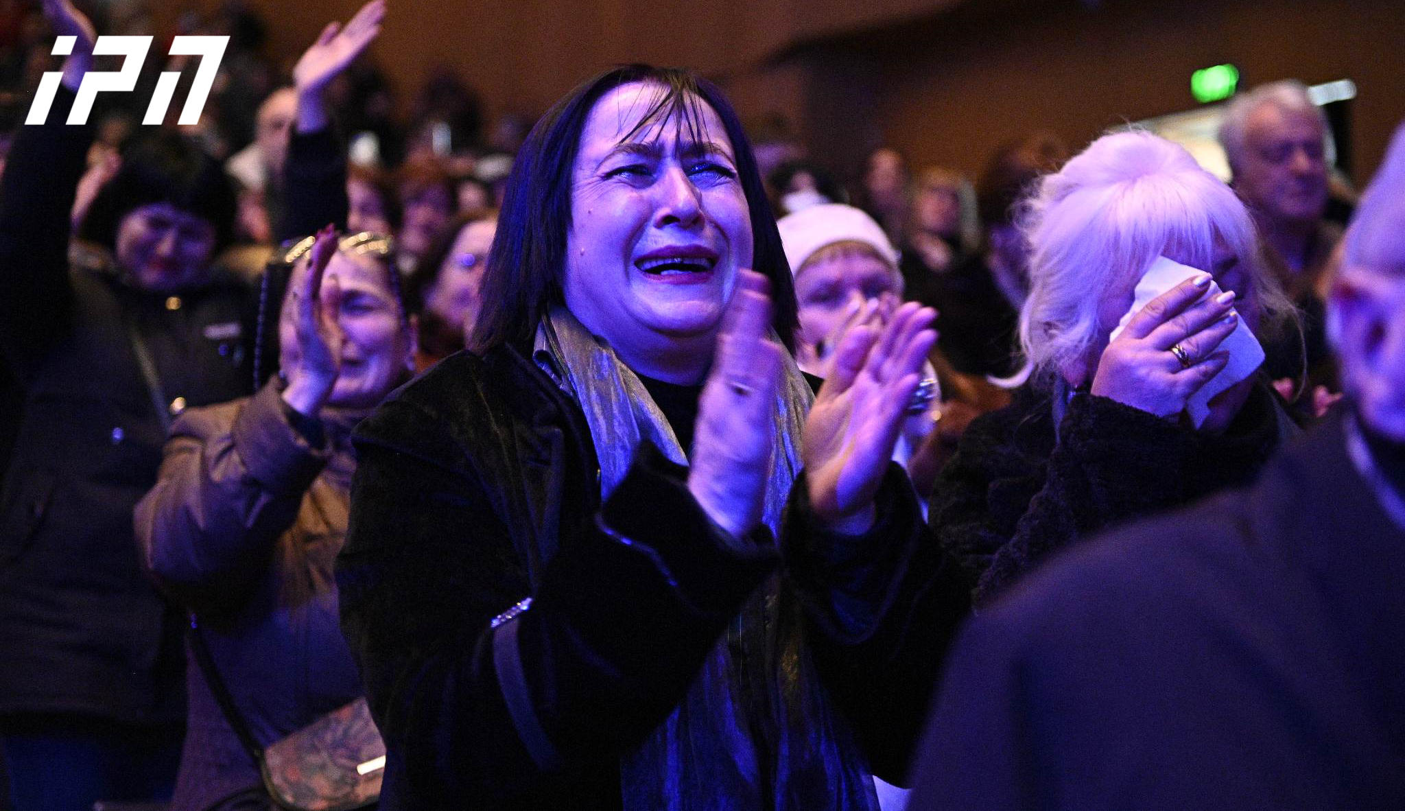 „უკანასკნელი მეფაიტონე ემშვიდობება თბილისს“ - ამ სიმღერისა და უწყვეტი აპლოდისმენტების ფონზე, ბუბა კიკაბიძე ფილარმონიიდან გამოასვენეს